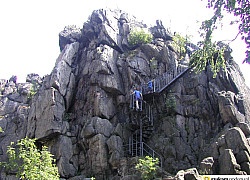 schody na szczyt Sokolików | fot. Tenet